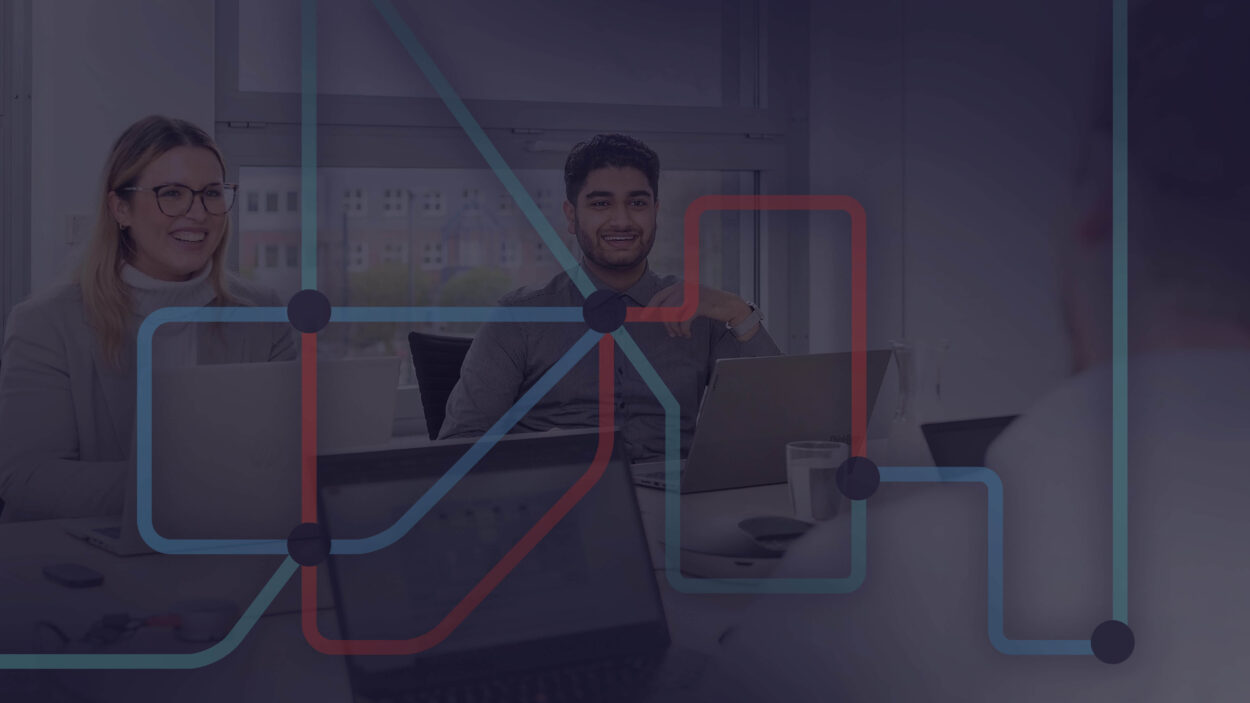 Eine prismat-Beraterin und ein prismat-Berater leiten durch das SAP End-to-End Process Assesssment