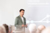 Ein prismat-Experte präsentiert am Beamer die Einordnung von SAP LGM innerhalb des SAP-Supply-Chain-Portfolios.